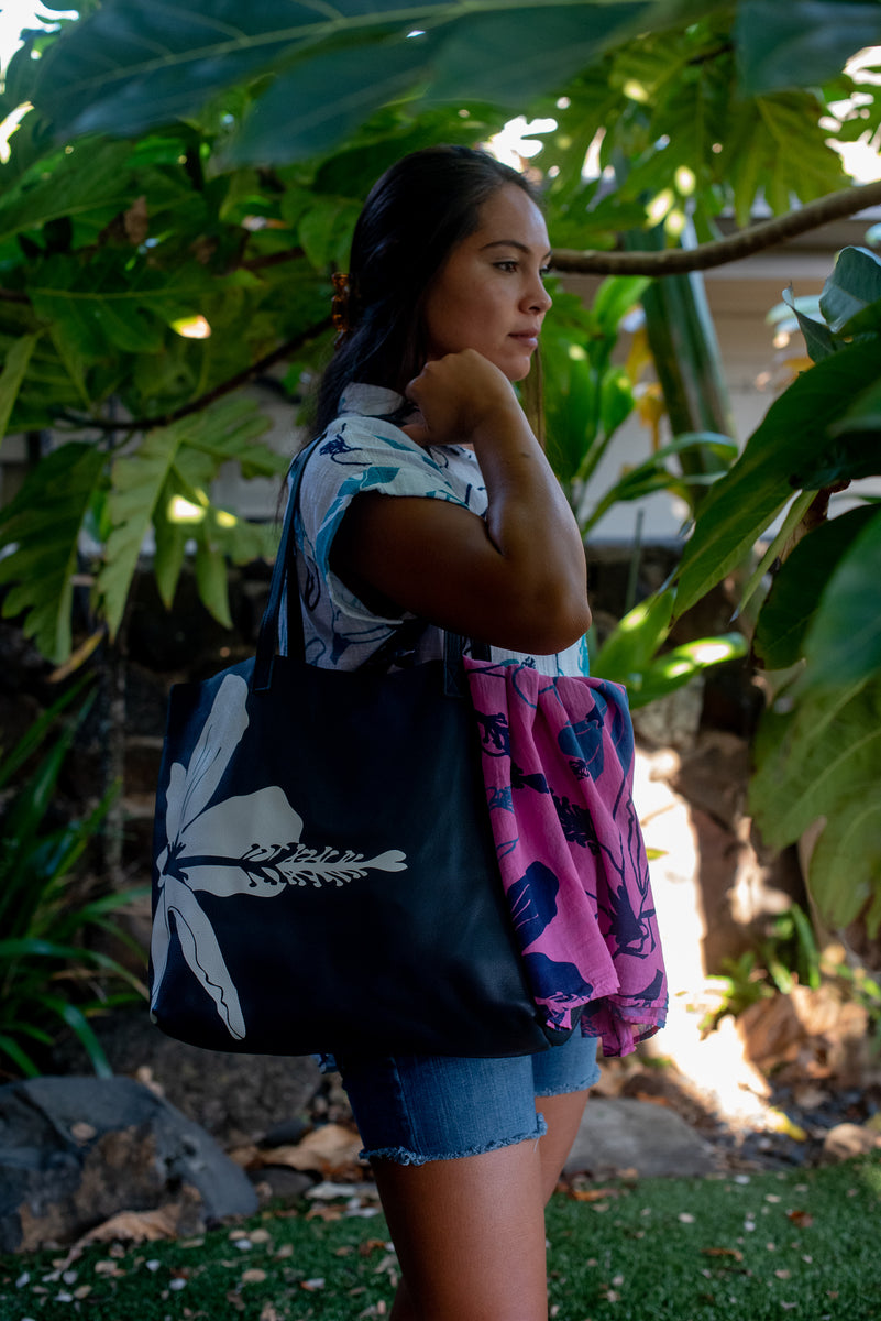 Kaʻilihiwa | Leather tote - Pua aloalo - navy - *ASF*