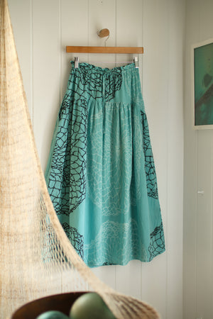 Ka 'Upena Ho'olei a ka Lawai'a | Hip Skirt - light blue