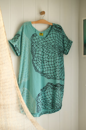 Ka 'Upena Ho'olei a ka Lawai'a | Kimono dress - light blue