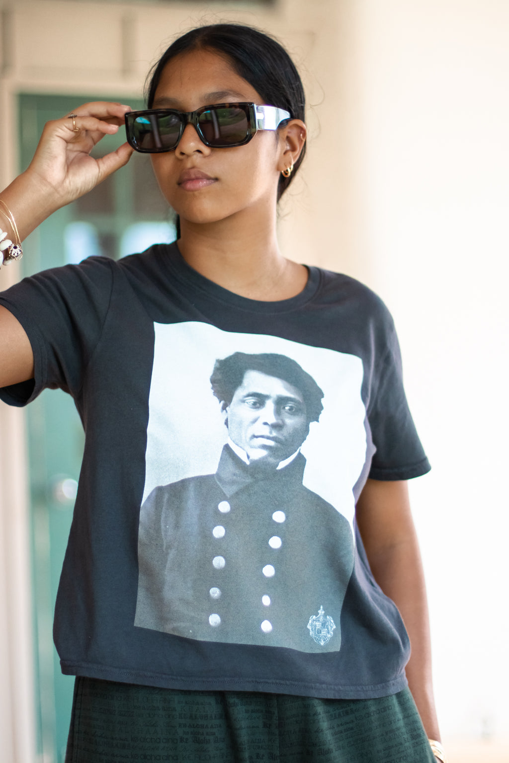 Ha'alilio | Wahine Basic Tee - grey