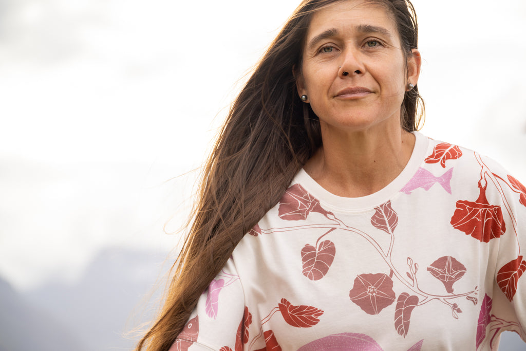 Nenue & Pōhuehue | Relaxed Top - white