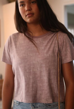 Maka ʻUpena | Wahine Cropped Tee - mauve