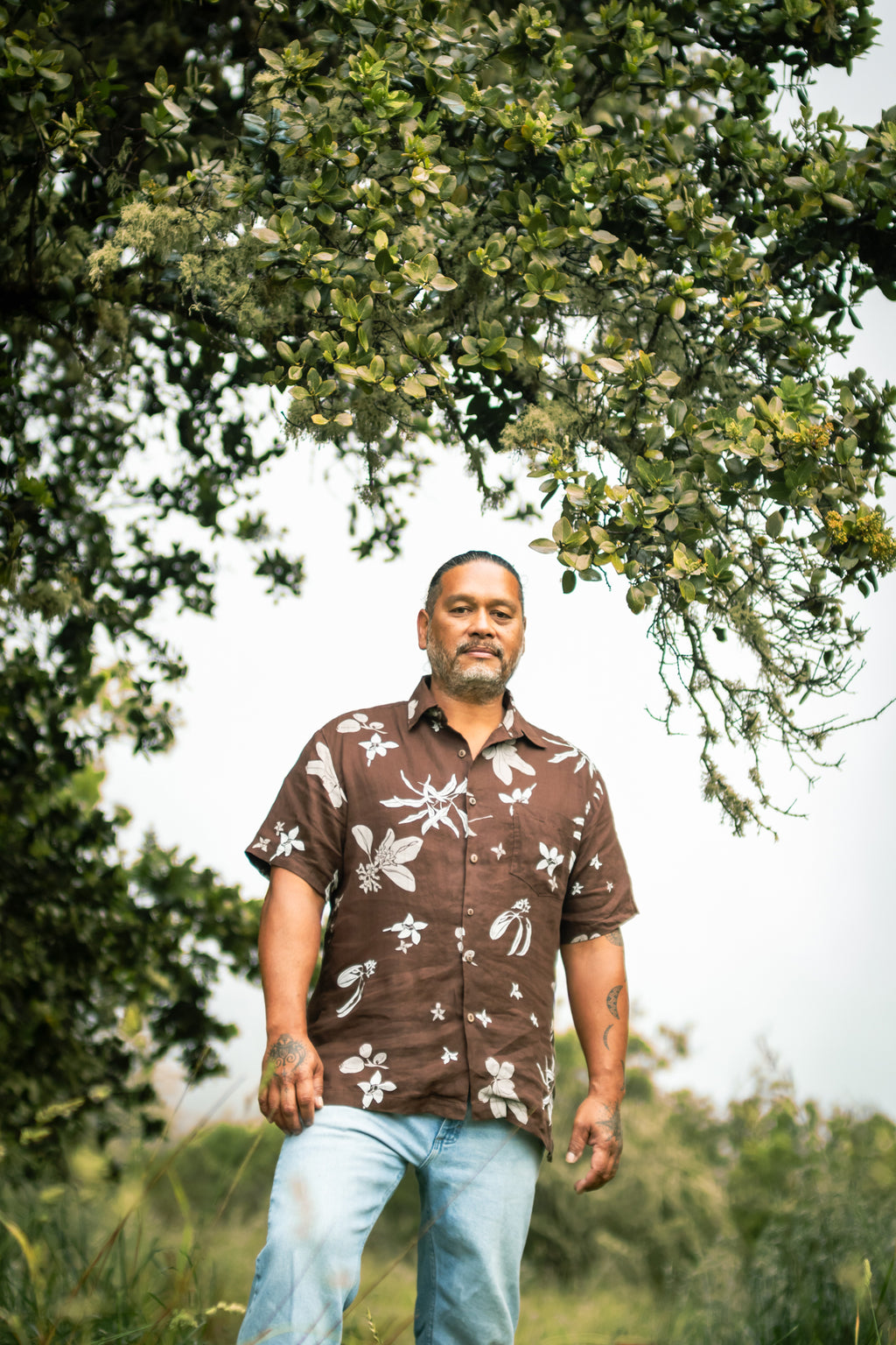 ʻIliahi | Linen Button-down Aloha Shirt - brown