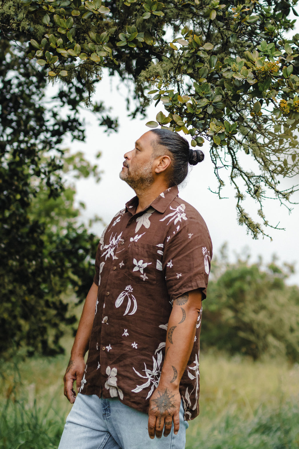 ʻIliahi | Linen Button-down Aloha Shirt - brown