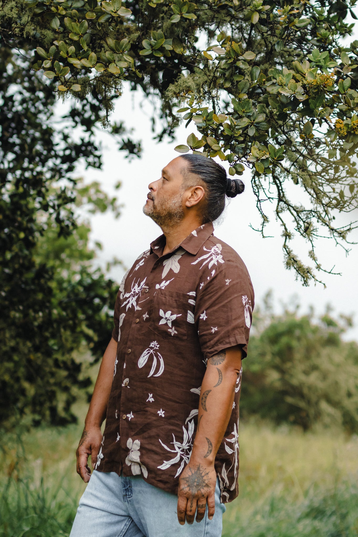 ʻIliahi | Linen Button-down Aloha Shirt - brown