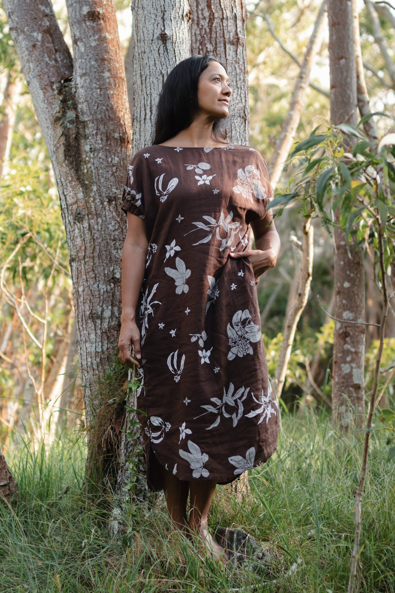 ʻIliahi | Linen Cinched Sleeve Maxi Dress - brown