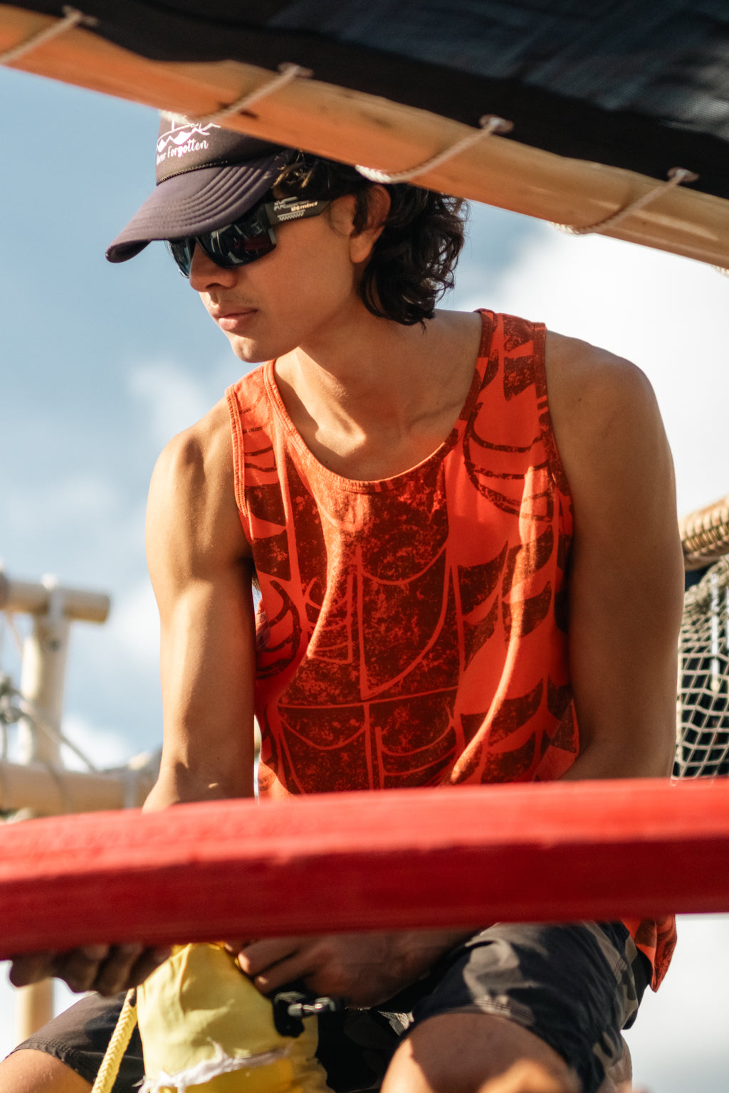 He Waʻa He Moku | Kāne Tank - red