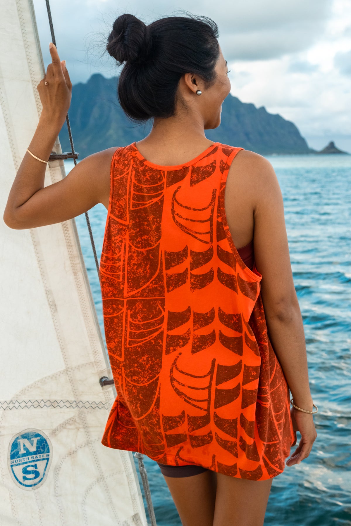 He Waʻa He Moku | Kāne Tank - red